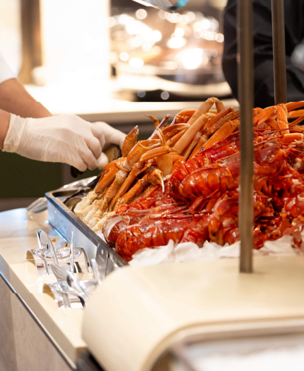 香港文華東方酒店12月自助餐買一送一！每人一隻上海大閘蟹 任食生蠔/波士頓龍蝦/鮑魚/雪蟹腳