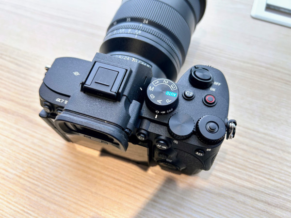 最強全片幅入門機？ 實試Sony A7 V 全片幅無反相機 AI追蹤 30FPS高速連拍 預拍攝下放