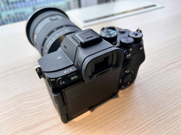 Sony直出色彩有驚喜？Sony A7 V 人像動物實測 AI白平衡 預拍攝出色實用