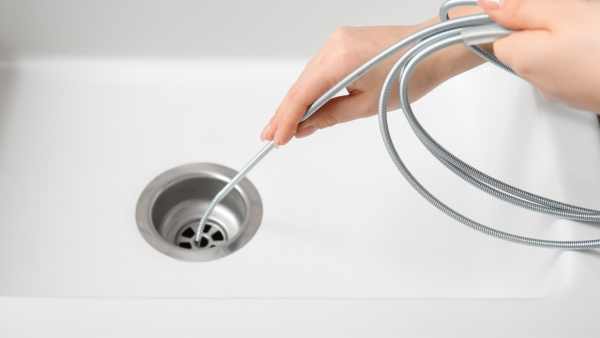 浴缸渠口唔再塞頭髮!日本網民激推DAISO「浴室神物」零接觸KO浴缸毛髮清潔超衛生