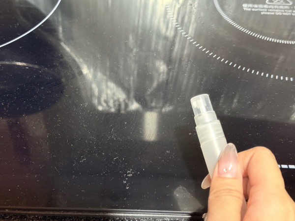 牙膏用完咪扔!剪開尾部變「萬能清潔膏」編輯實測6大隱藏用法:去茶漬/去油最強