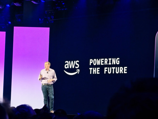 【AWS re:Invent 2025】AWS 3nm 自研晶片 Trainium 3 效能狂飆 4.4 倍 Nova 2 Omni 模型貫通圖文影音