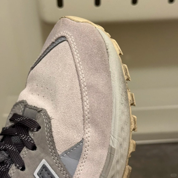 12蚊店麂皮鞋去污救星！陳年污漬輕鬆KO 網民實測：白鞋都用得