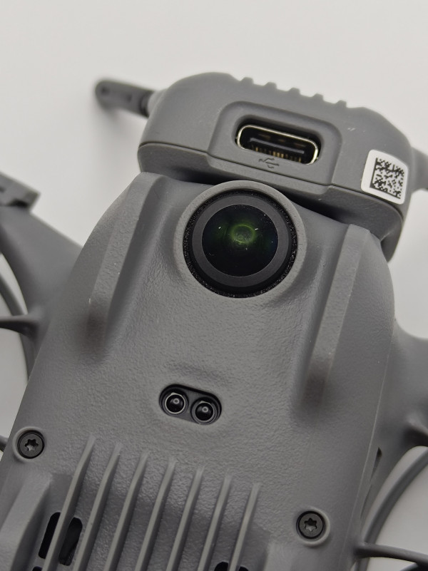 DJI Neo 2 Fly More Combo 評測！全向避障與兩軸防震掌上革命！