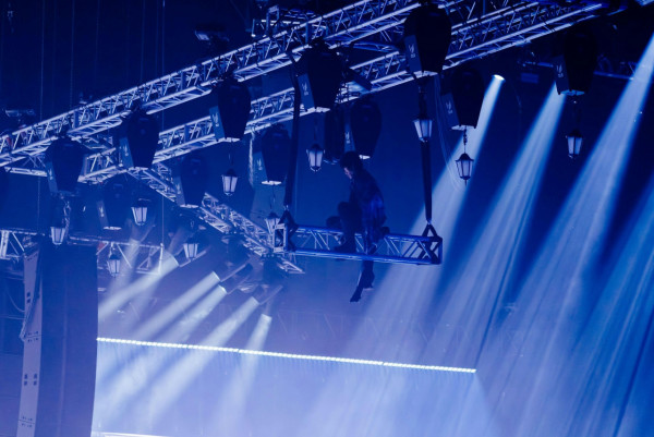 楊千嬅演唱會2025｜紅館第三場突發生驚險意外 特技人懸吊高空滯留至完場