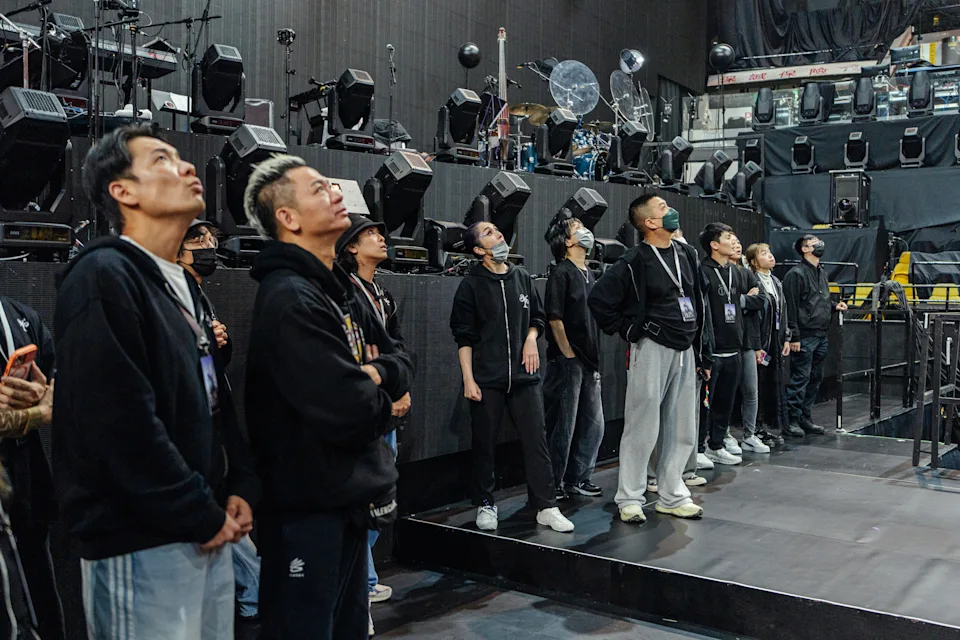 楊千嬅演唱會2025｜紅館第三場突發生驚險意外 特技人懸吊高空滯留至完場