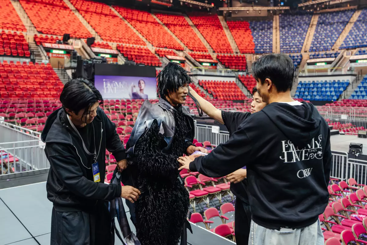 楊千嬅演唱會2025｜紅館第三場突發生驚險意外 特技人懸吊高空滯留至完場