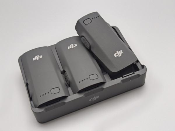 DJI Neo 2 Fly More Combo 評測！全向避障與兩軸防震掌上革命！