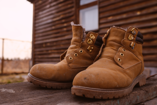 12蚊店麂皮鞋去污救星！陳年污漬輕鬆KO 網民實測：白鞋都用得