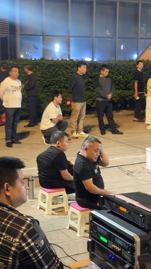 圍觀被屈錢?深圳廣州驚現「免費馬戲」騙局專劏家長/長者!兜售「三無」藥酒恐搽爛皮肉