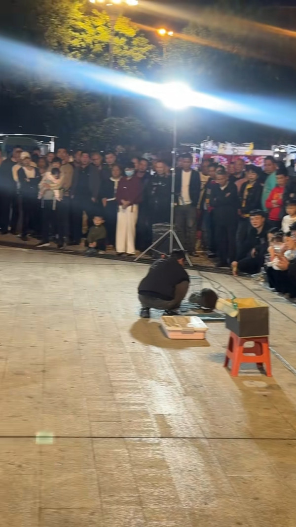 圍觀被屈錢?深圳廣州驚現「免費馬戲」騙局專劏家長/長者!兜售「三無」藥酒恐搽爛皮肉