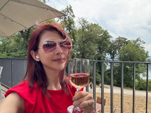 52歲蔡少芬零修飾素顏照震撼網民 近距離真面目被指「鬆弛感」滿分