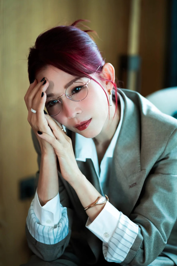 52歲蔡少芬零修飾素顏照震撼網民 近距離真面目被指「鬆弛感」滿分