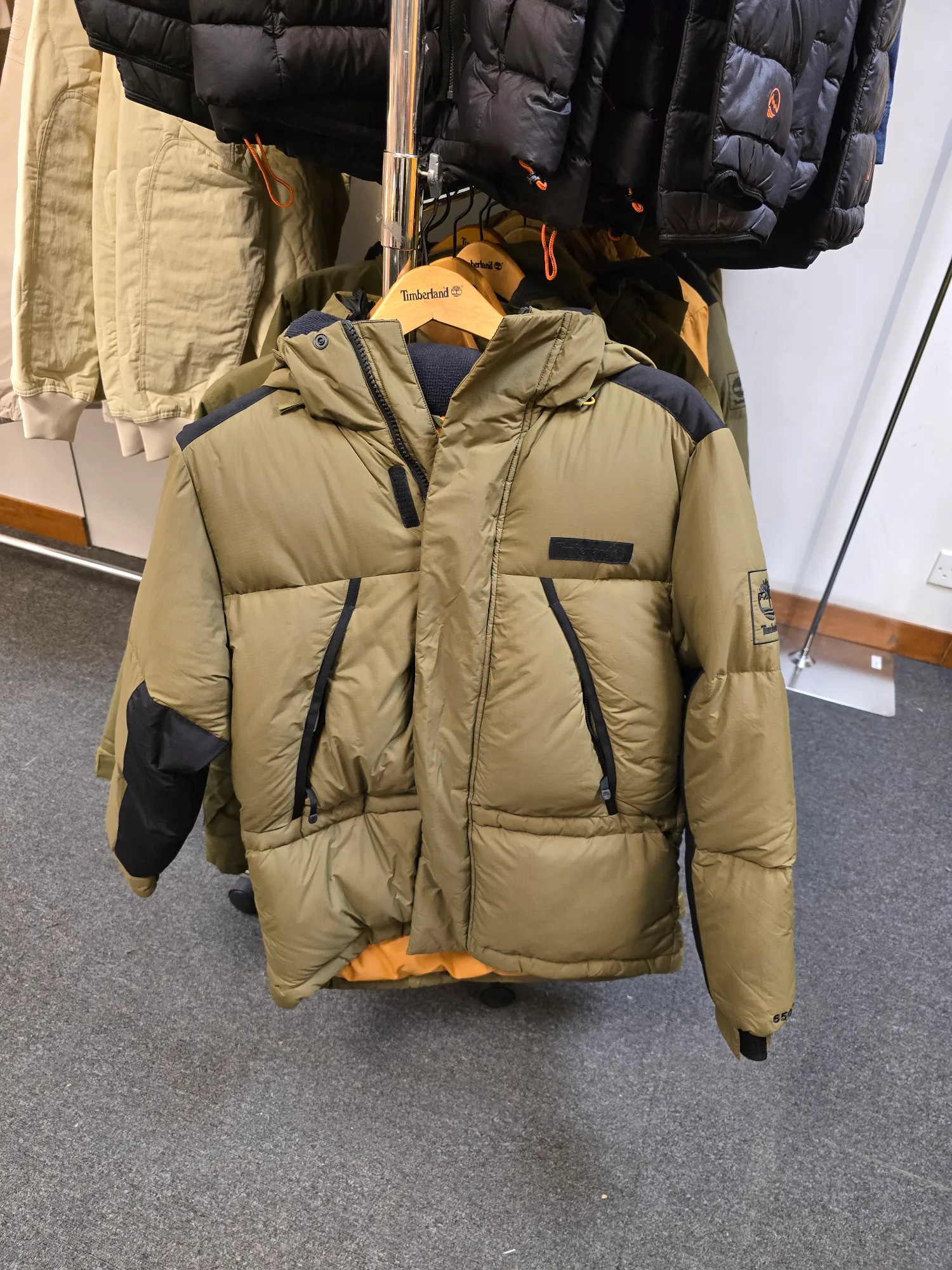 名牌服飾香水開倉低至3折！/香水$200有交易！買紅酒即送酒杯！Timberland/APC/COACH大劈價