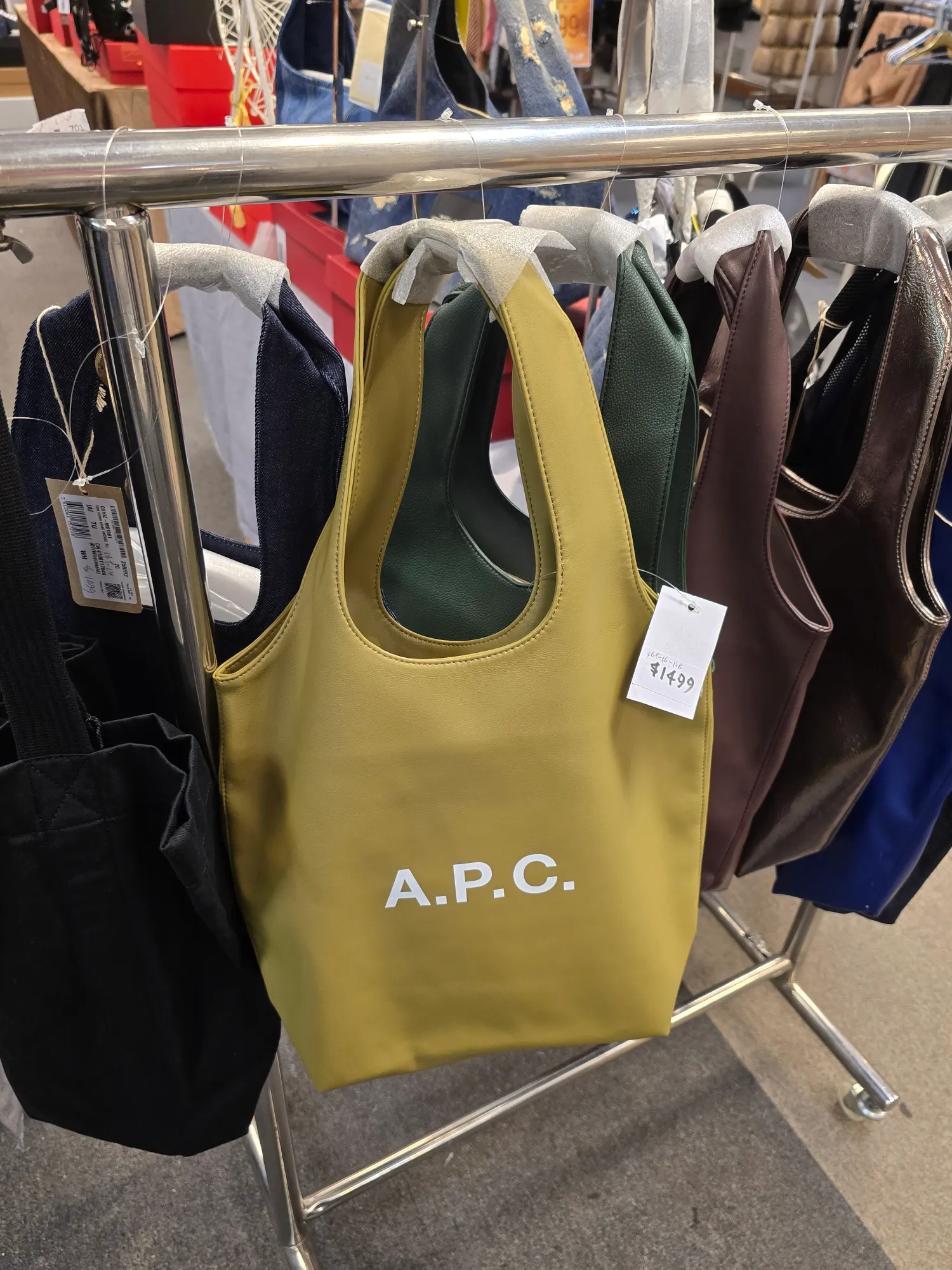 名牌服飾香水開倉低至3折！/香水$200有交易！買紅酒即送酒杯！Timberland/APC/COACH大劈價