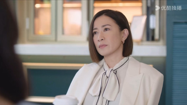 新聞女王2劇評｜驚現彩蛋何依婷「徐曉薇」突然現身為第三季鋪路？ 拍攝時坐完月未修身