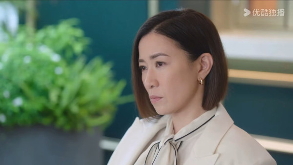 新聞女王2劇評｜驚現彩蛋何依婷「徐曉薇」突然現身為第三季鋪路？ 拍攝時坐完月未修身