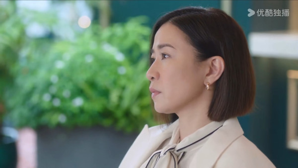 新聞女王2劇評｜驚現彩蛋何依婷「徐曉薇」突然現身為第三季鋪路？ 拍攝時坐完月未修身