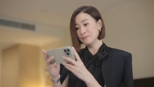 新聞女王2劇評|佘詩曼黃宗澤神級「疊聲對罵戲」 幕後花絮爆笑忘詞伸脷超反差萌