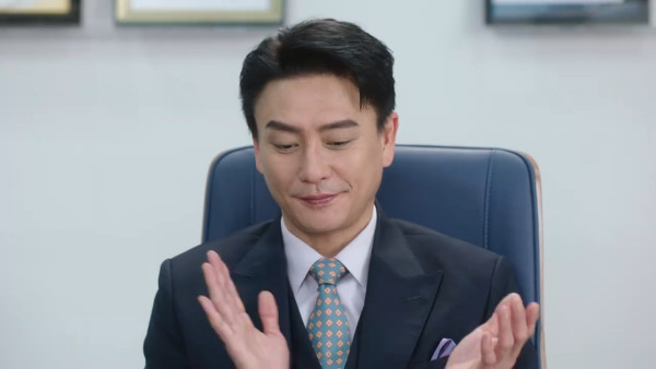 新聞女王2劇評|佘詩曼黃宗澤神級「疊聲對罵戲」 幕後花絮爆笑忘詞伸脷超反差萌