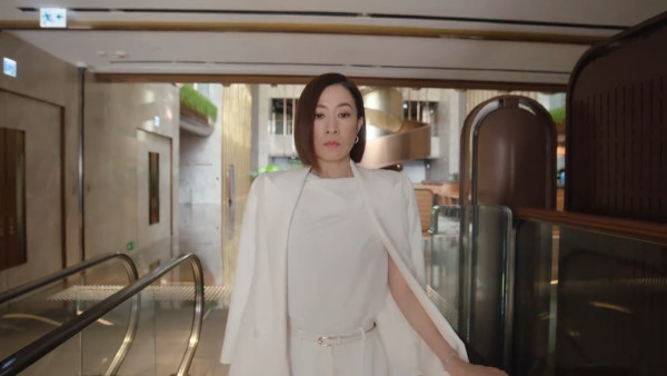 新聞女王2劇評|佘詩曼黃宗澤神級「疊聲對罵戲」 幕後花絮爆笑忘詞伸脷超反差萌