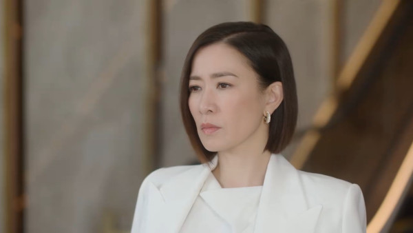 新聞女王2劇評|佘詩曼黃宗澤神級「疊聲對罵戲」 幕後花絮爆笑忘詞伸脷超反差萌