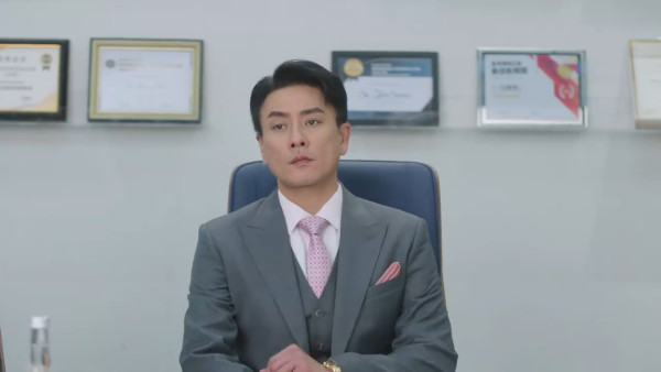 新聞女王2劇評|佘詩曼黃宗澤神級「疊聲對罵戲」 幕後花絮爆笑忘詞伸脷超反差萌