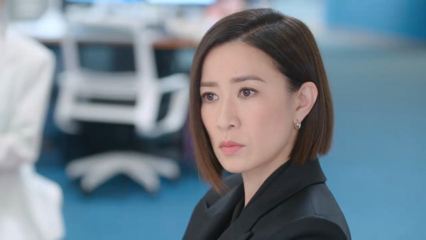 新聞女王2劇評|佘詩曼黃宗澤神級「疊聲對罵戲」 幕後花絮爆笑忘詞伸脷超反差萌