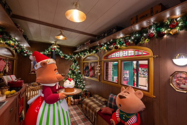 聖誕樹打卡2025|全港10+特色聖誕樹懶人包!中環20米高巨型聖誕樹、迪士尼夢幻飄雪聖誕樹(持續更新)