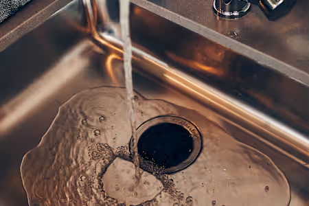 羽絨點洗?Uniqlo/名牌羽絨洗完變梅菜?官方認證「網球復活術」1招回復蓬鬆