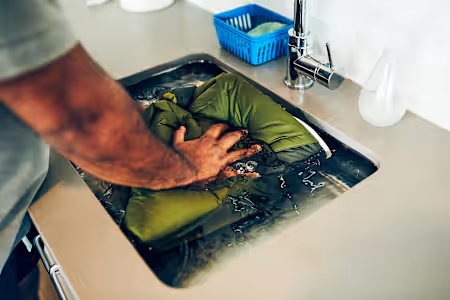 羽絨點洗?Uniqlo/名牌羽絨洗完變梅菜?官方認證「網球復活術」1招回復蓬鬆