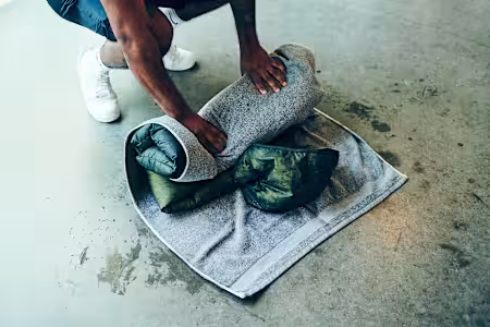 羽絨點洗？Uniqlo/名牌羽絨洗完變梅菜？官方認證「網球復活術」1招回復蓬鬆