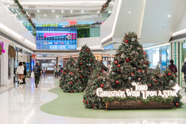 聖誕樹打卡2025|全港10+特色聖誕樹懶人包!中環20米高巨型聖誕樹、迪士尼夢幻飄雪聖誕樹(持續更新)