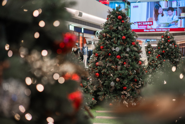 聖誕樹打卡2025|全港10+特色聖誕樹懶人包!中環20米高巨型聖誕樹、迪士尼夢幻飄雪聖誕樹(持續更新)