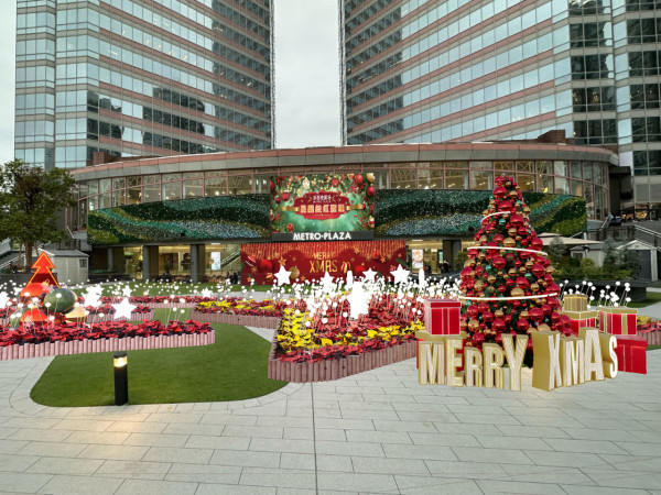 聖誕樹打卡2025|全港10+特色聖誕樹懶人包!中環20米高巨型聖誕樹、迪士尼夢幻飄雪聖誕樹(持續更新)