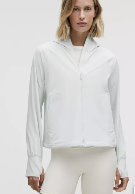 輕盈彈性抗紫外線外套 $880（原價$1280）