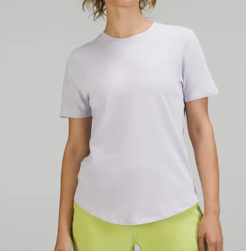 Love 圓領 T 恤 $280（原價$420）