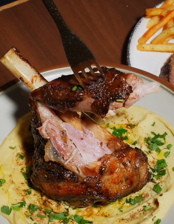 爆紅平鐵牛扒Flat Iron Steak進駐銅鑼灣！全新秘密菜單：爆汁和牛菠蘿包／慢烤牛面頰／韓式炸雞翼