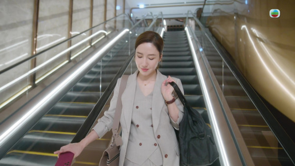 新聞女王2劇評|李施嬅2分鐘層次遞進式心痛演技晒冷 單靠面部表情立體展現委屈心酸