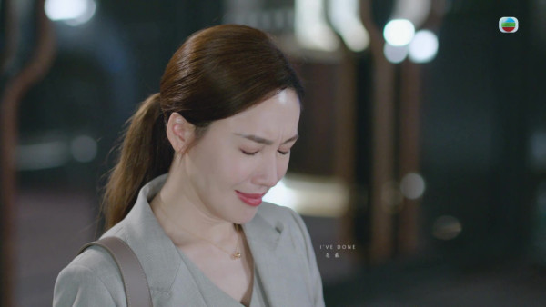 新聞女王2劇評|李施嬅2分鐘層次遞進式心痛演技晒冷 單靠面部表情立體展現委屈心酸