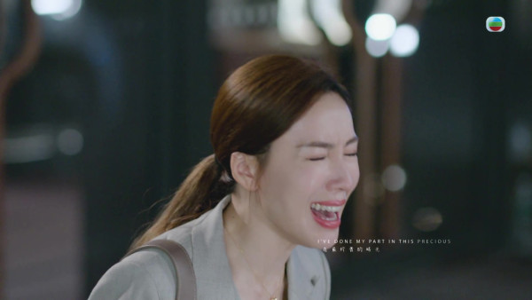 新聞女王2劇評｜李施嬅2分鐘層次遞進式心痛演技晒冷 單靠面部表情立體展現委屈心酸