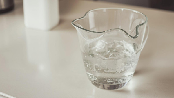 打邊爐成屋味?日本實測「3分鐘急救法」免開窗!放1杯水+揮毛巾即散味