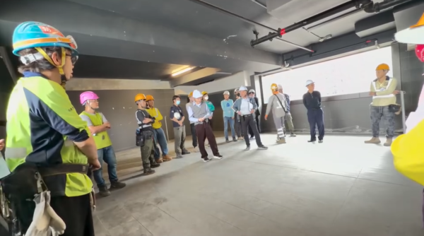 鄰居棄巨型網購袋塞後樓梯 宏福苑慘劇餘波未了 港男鬧爆「點解咁無安全意識？」【附現場相】