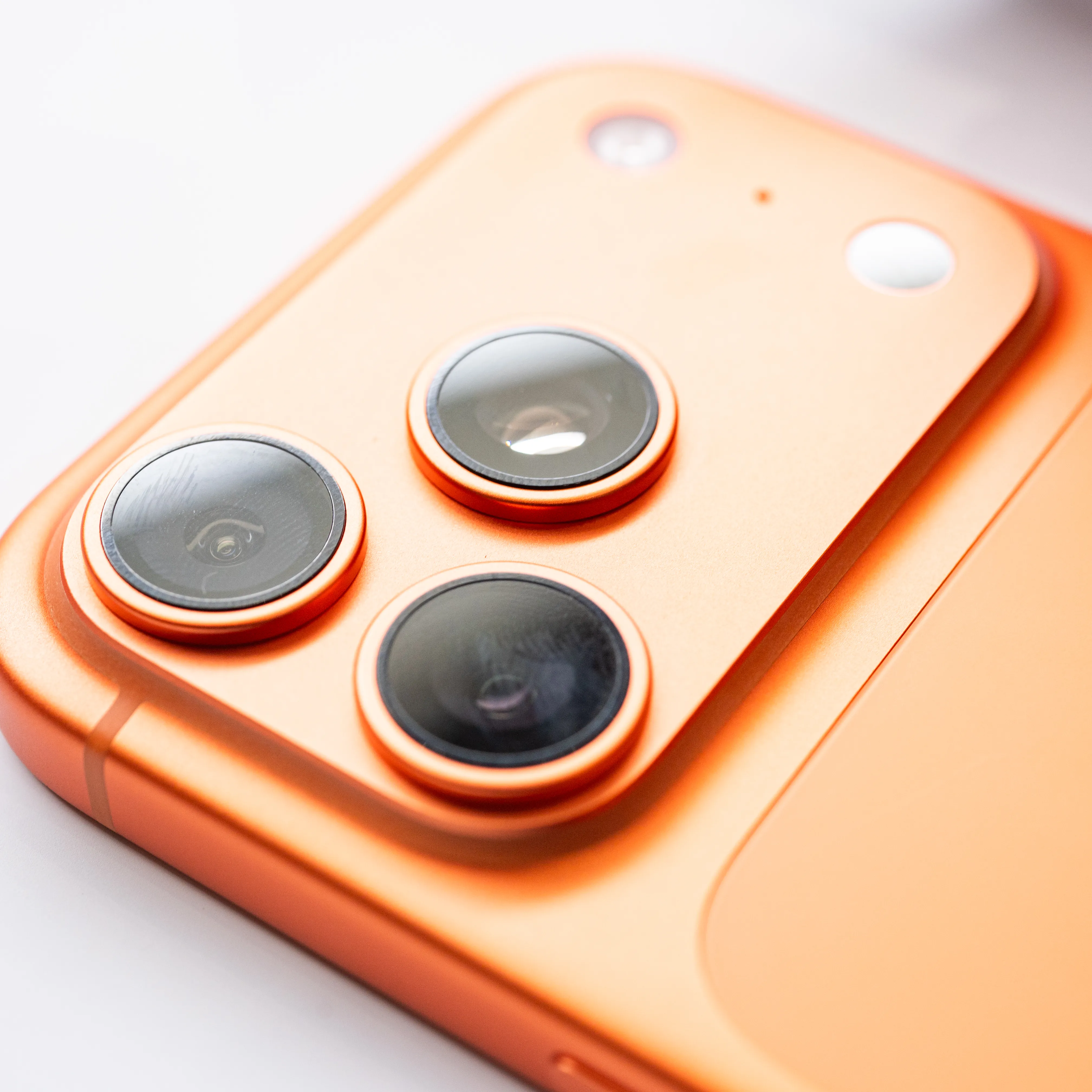 電單車/單車用手機架導航？Apple 官方警告：引擎震動恐震壞 iPhone 相機「防震系統」