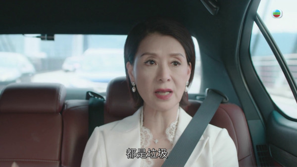 新聞女王2劇評|夏文汐超強氣場5分鐘飾內震懾網民 「新聞太后」連珠炮發尖酸批評