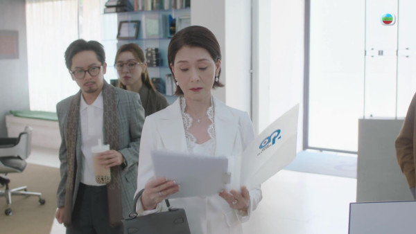 新聞女王2劇評|夏文汐超強氣場5分鐘飾內震懾網民 「新聞太后」連珠炮發尖酸批評