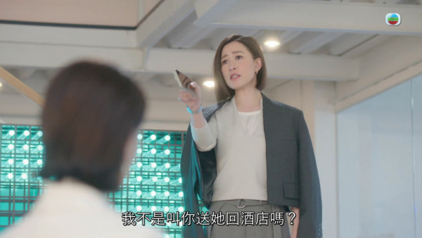 新聞女王2劇評|夏文汐超強氣場5分鐘飾內震懾網民 「新聞太后」連珠炮發尖酸批評