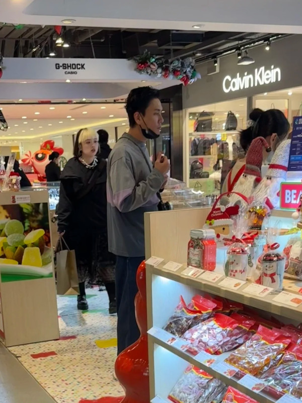 44歲黃宗澤被爆疑似有新戀情?神秘女子做跟得女友陪行街關係曖昧?