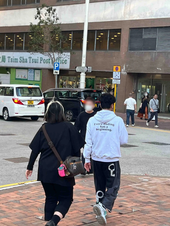 44歲黃宗澤被爆疑似有新戀情？神秘女子做跟得女友陪行街關係曖昧？