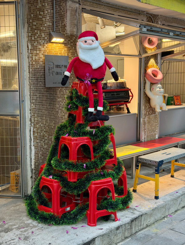 自製8款零成本聖誕樹攻略 膠凳/杯套趣味大變身? 網民爆笑:真係創意無極限